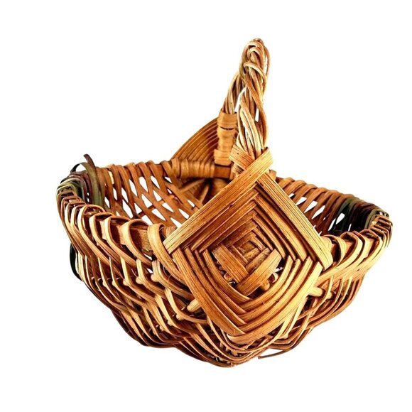 Primitive Handwoven Wicker Butt Basket With Handle-Some Loose Wicker Threads - Picture 6 of 13